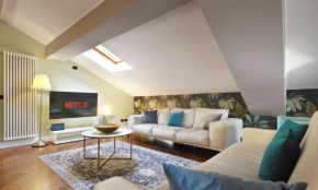Attic in Como Center + Parking Como